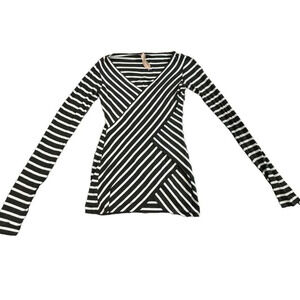 Bailey 44 Criss Cross top no size measures medium avant garde EUC